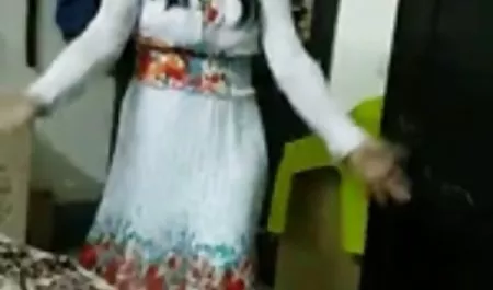 பூமா ஜெர்மனி, மகன் இந்திய மாணவர்கள் வேடிக்கைகள் துளையிட்டு