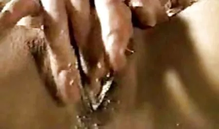 Tarra வெள்ளை இரட்டை மாணவர்கள் காமம் இணைந்தபோது கரையில்